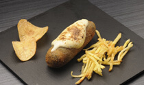 croquetas de chipirones con boina de ajoaceite